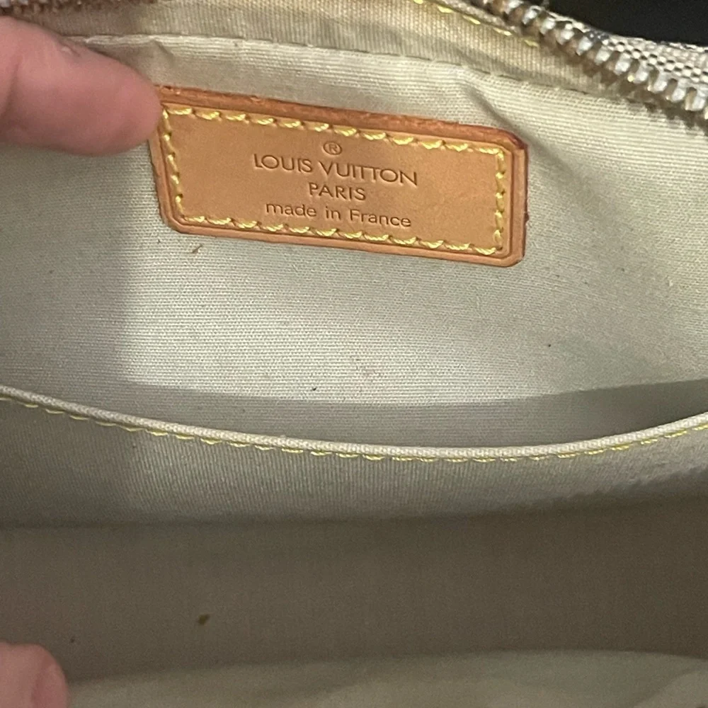 Louis Vuitton Beige Monogram Crossbody with Tan Leather Trim - Picture 7 of 10
